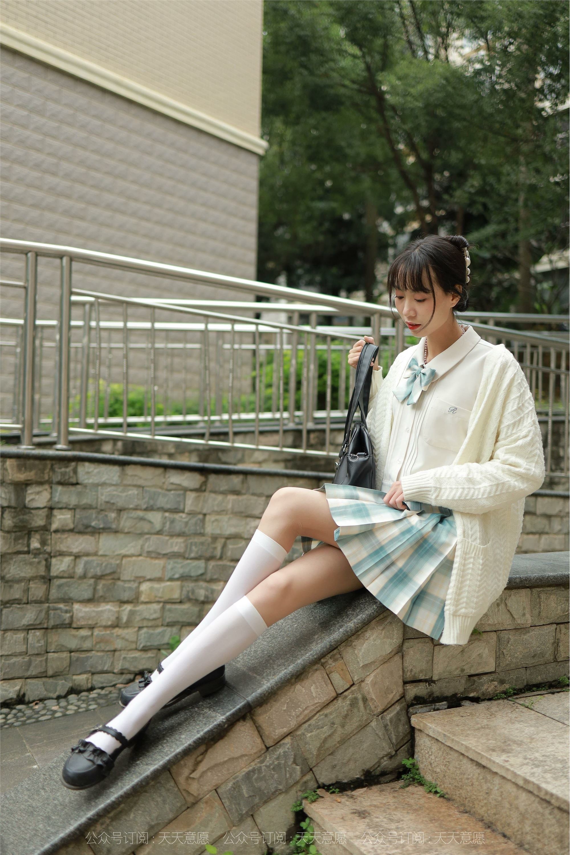 IESS异思趣向  2021.11.02 丝享家963：团团《长腿JK装》